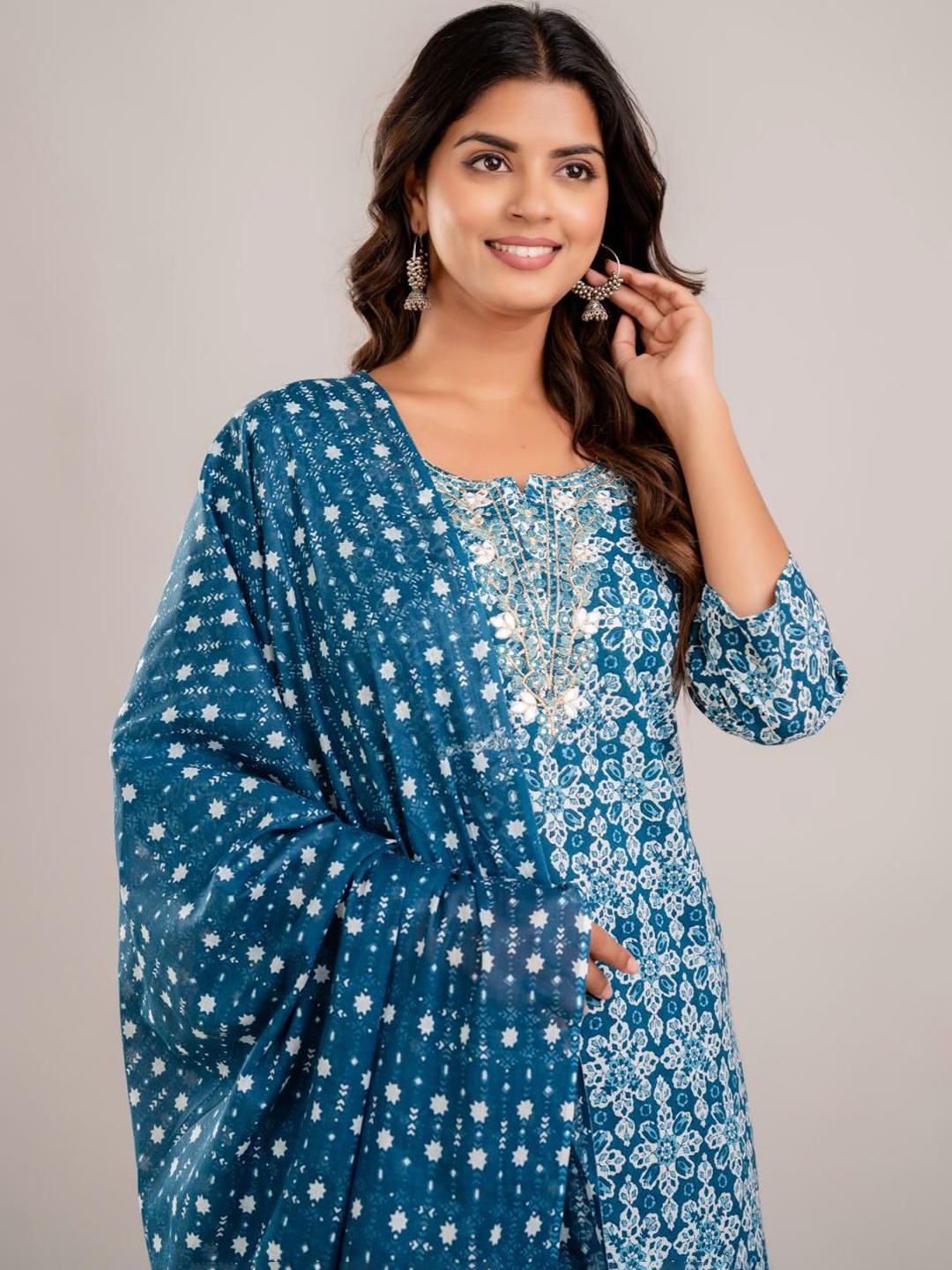 

Jasoriya Floral Printed Thread Work Notch Neck Pure Cotton Kurta with Trouser & Dupatta, Blue
