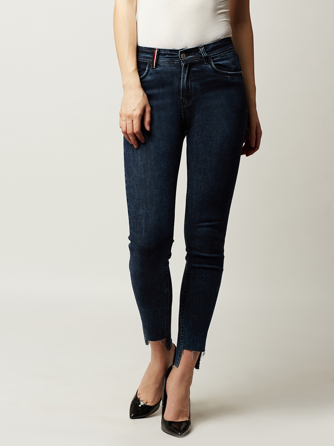 

Miss Chase Women Blue Relaxed Fit Mid-Rise Clean Look Stretchable Jeans