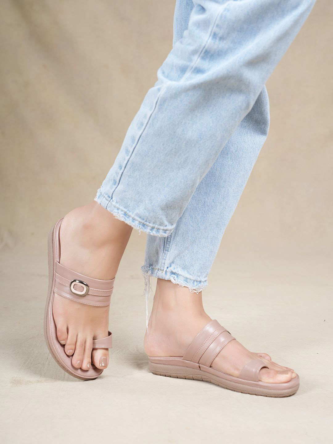 

Mast & Harbour Women Open Toe Flats, Nude