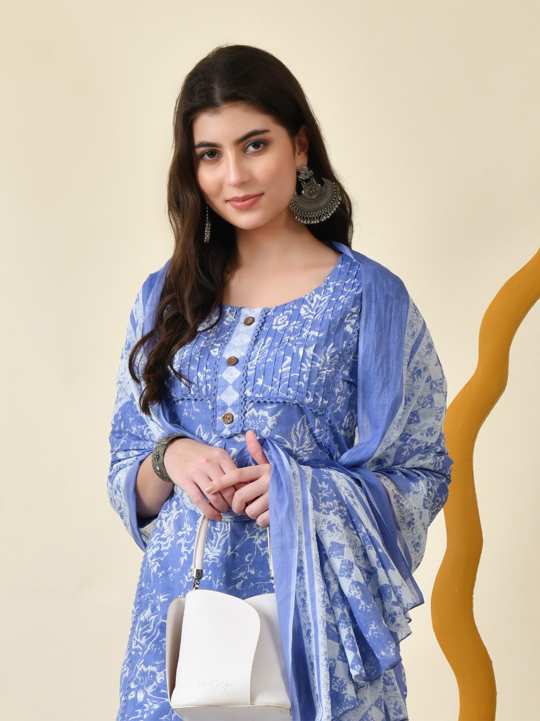 

DORIYA Floral Printed Round Neck Regular Straight Kurta With Trouser With Dupatta, Purple