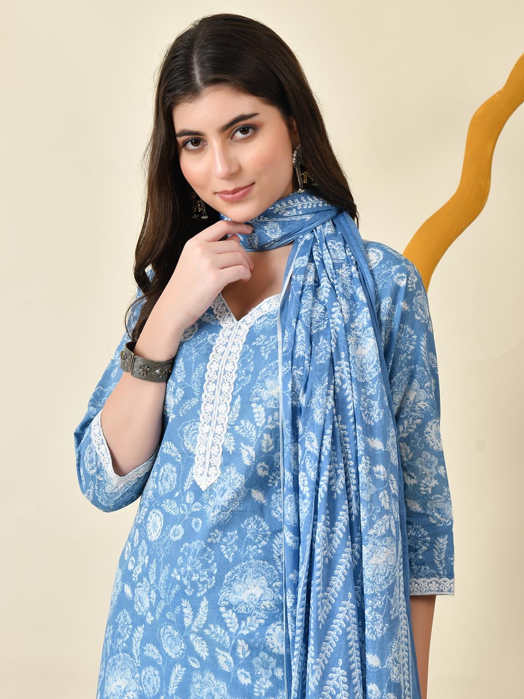 

DORIYA Floral Printed V-Neck Regular Straight Kurta With Trouser With Dupatta, Blue