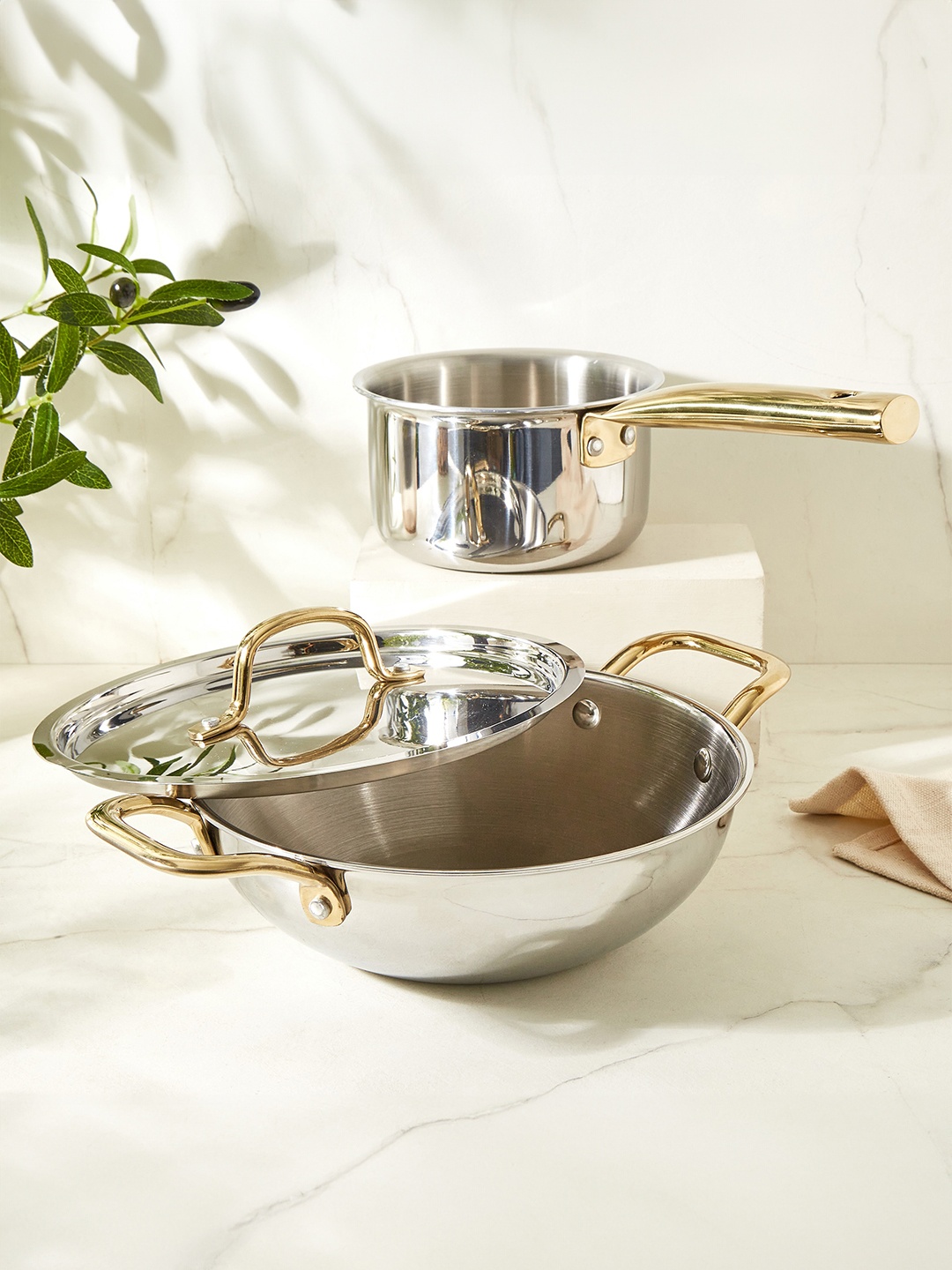 

Home Centre gravis stellar Silver-Toned & GoldToned 3 Pieces Stainless Steel Cookware Set