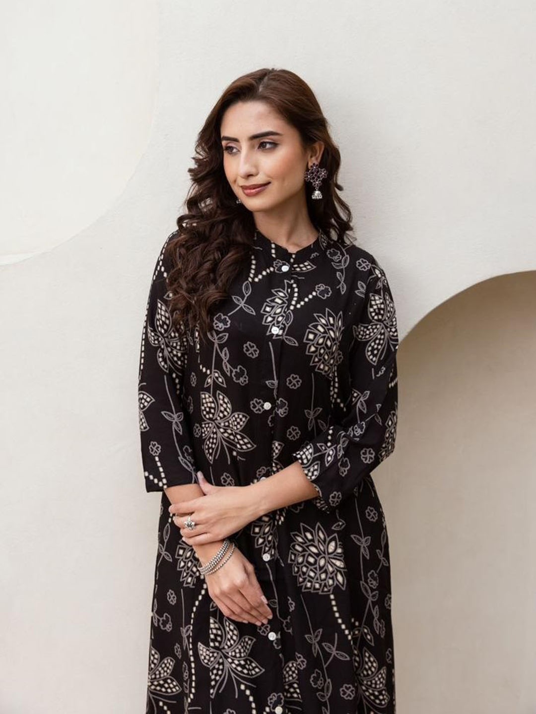 

Anouk Floral Printed Mandarin Collar Three-Quarter Sleeves A-Line Kurta With Trouser, Black
