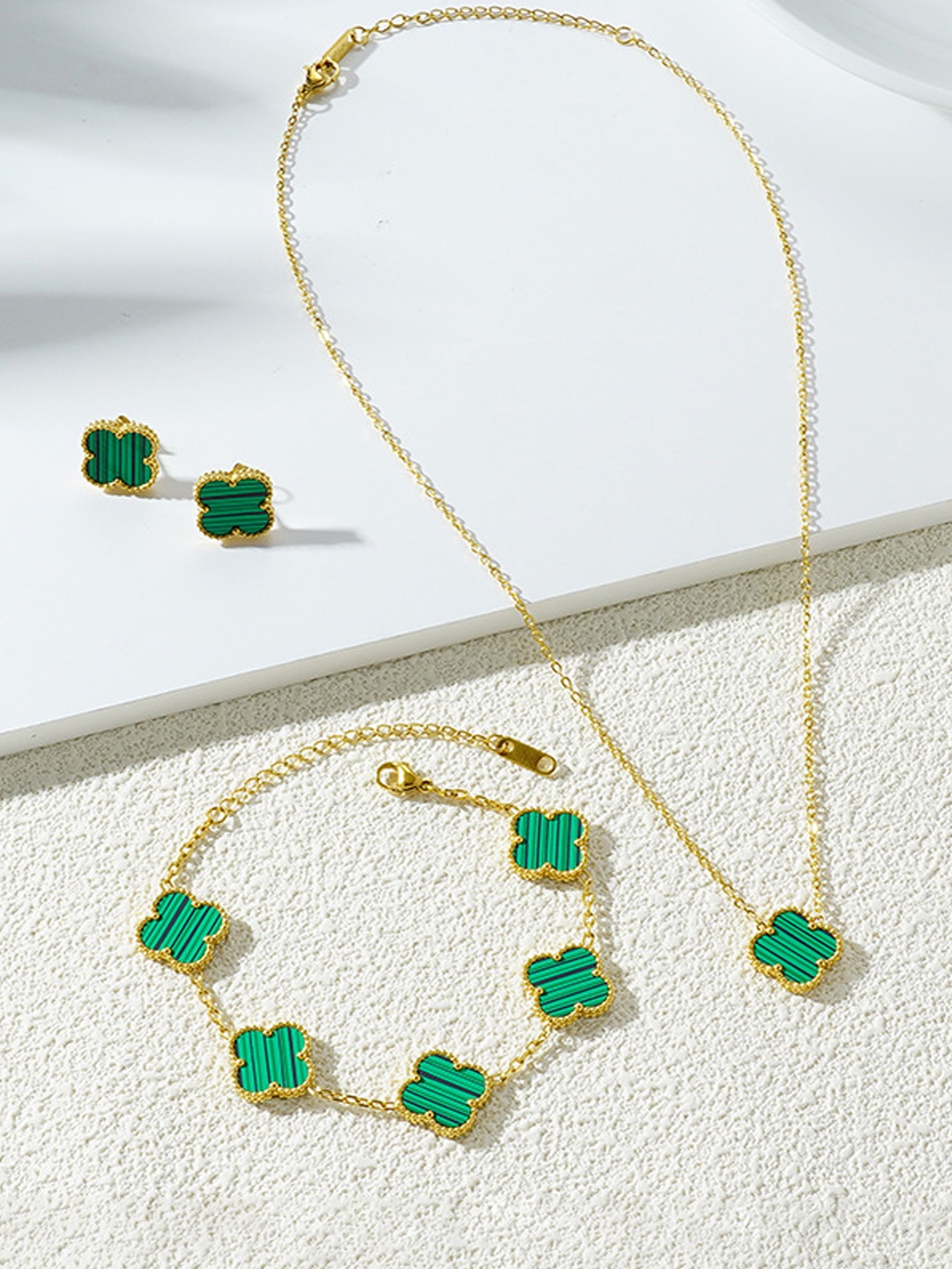 

Designs & You Gold Plated Anti Tarnish Clover Jewellery Set