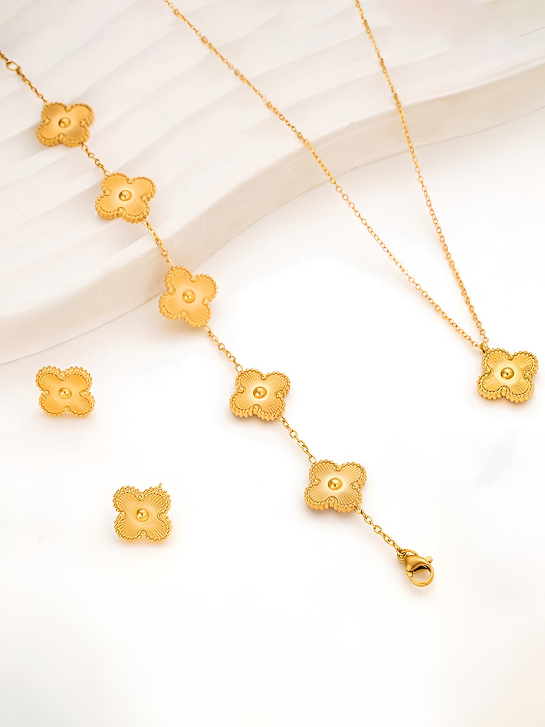 

Designs & You Gold Plated Anti Tarnish Clover Jewellery Set