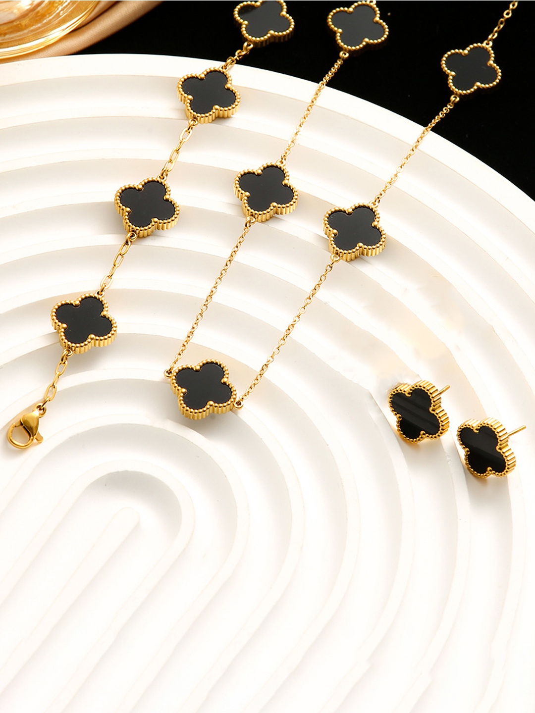 

Designs & You Gold Plated Anti Tarnish Clover Jewellery Set