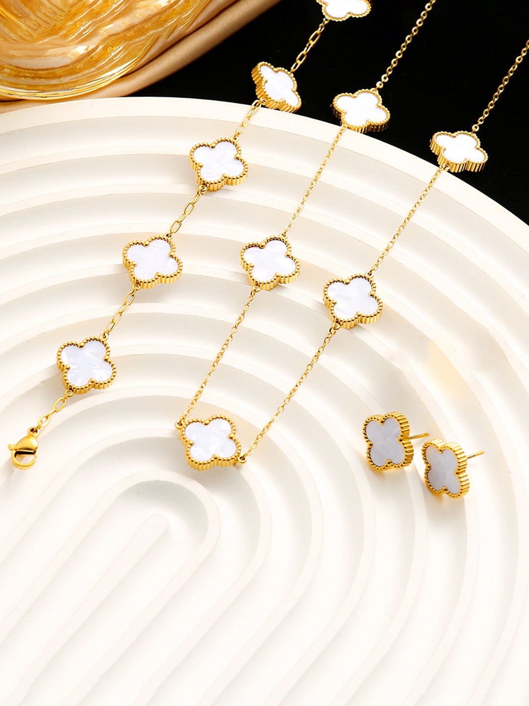 

Designs & You Gold Plated Anti Tarnish Clover Jewellery Set