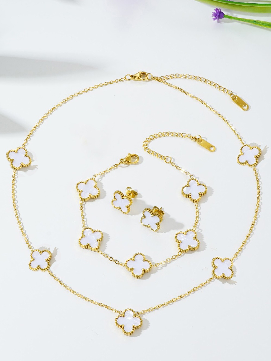 

Designs & You Gold Plated Anti Tarnish Clover Jewellery Set