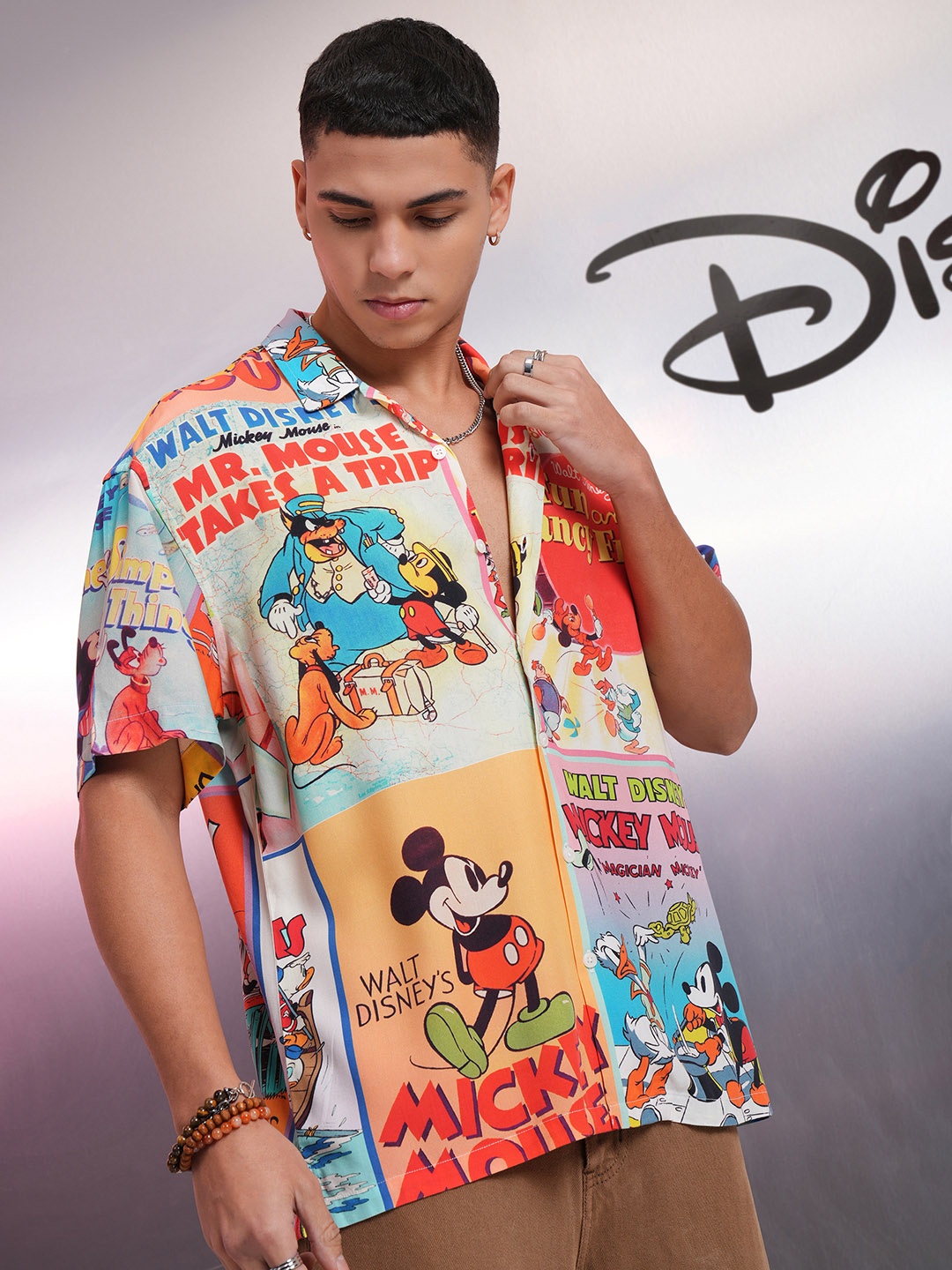 

Highlander Disney Men Mickey And Friends Printed Cuban Collar Holiday Relaxed Shirt, Off white