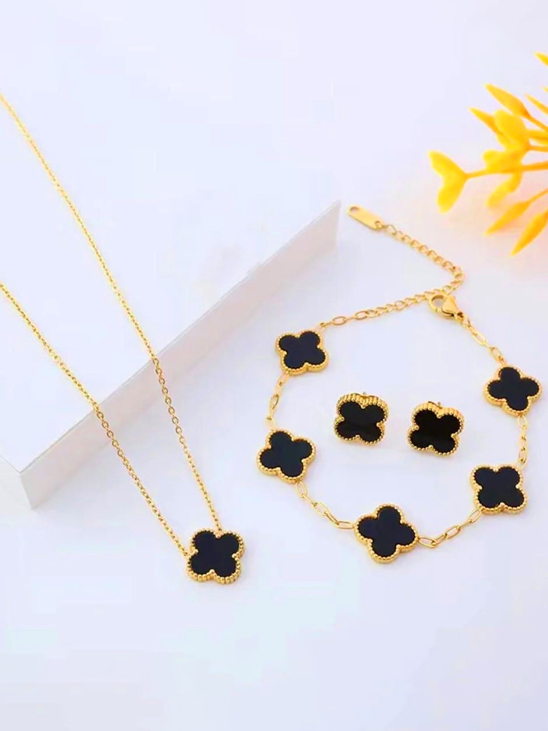 

Jewels Galaxy Gold Plated Anti Tarnish Clover Jewellery Set