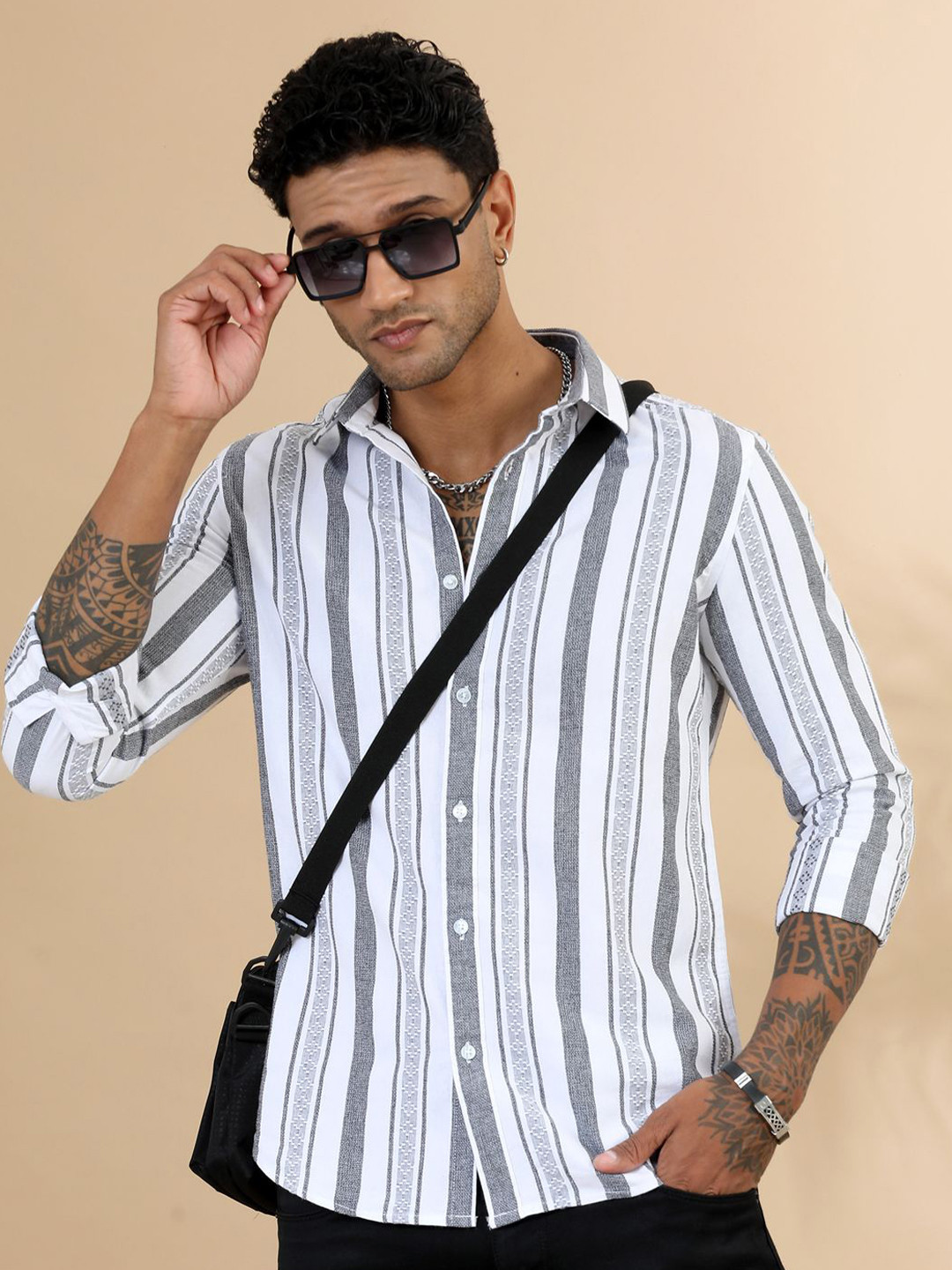 

Bushirt Men Classic Spread Collar Vertical Striped Cotton Casual Shirt, White