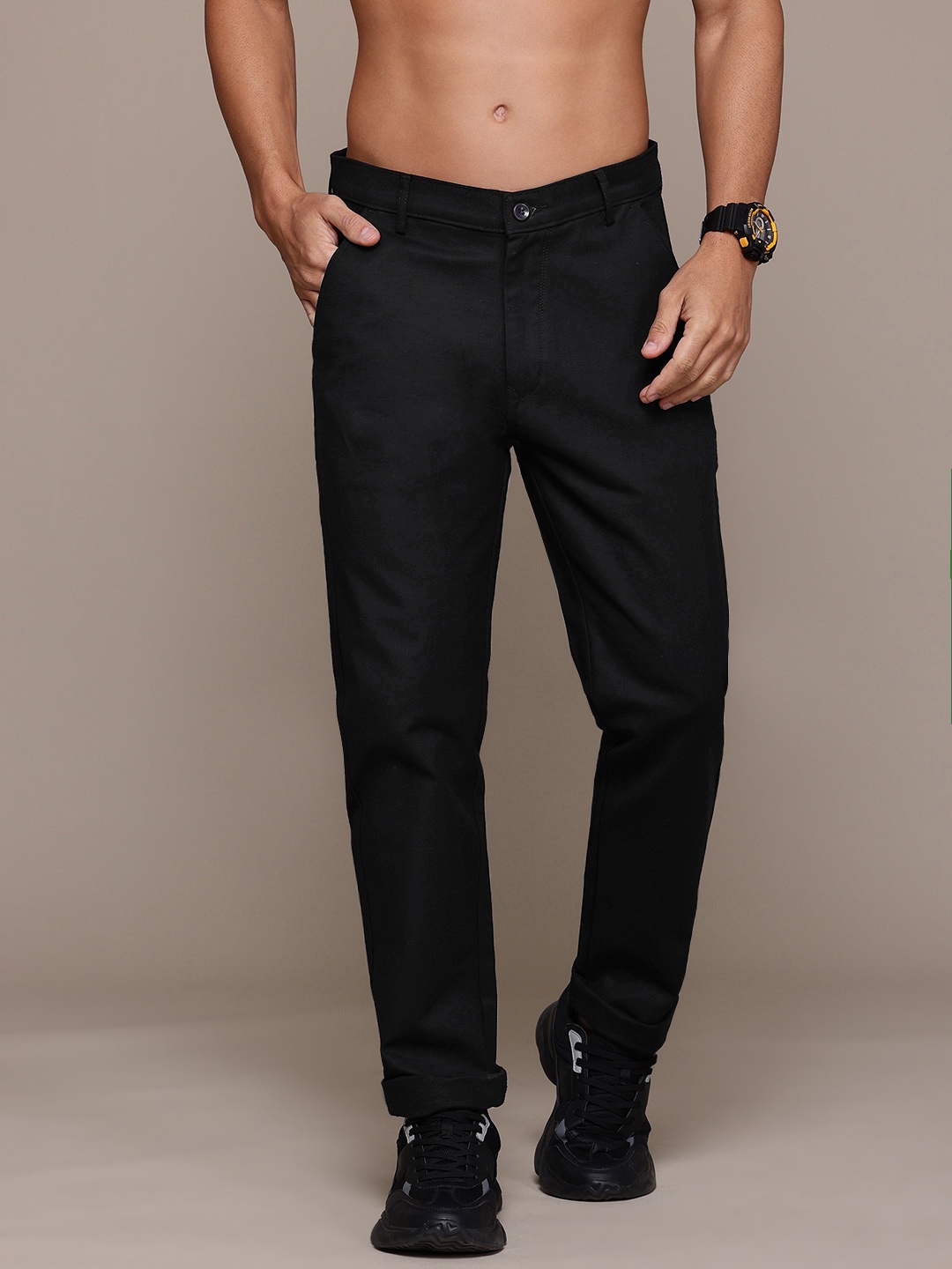 

Roadster Men Relaxed Fit Chinos, Black