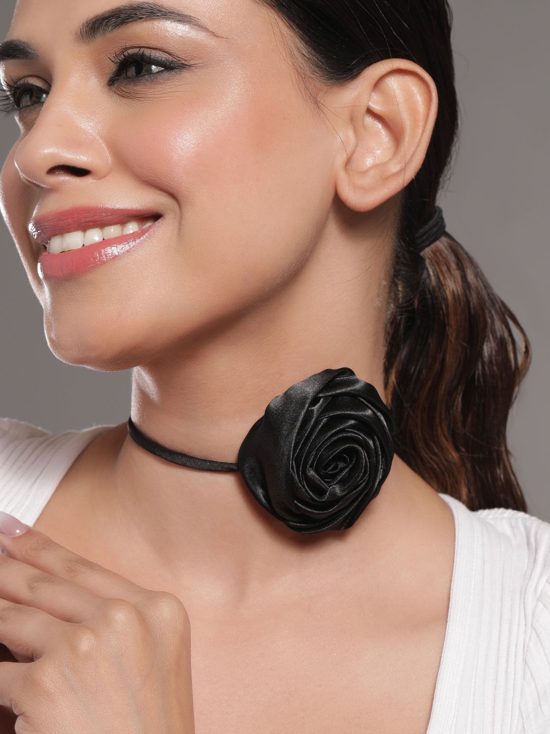 

Rubans Elegant Black Satin Rose Choker Necklace - Bold Statement Piece for Every Look