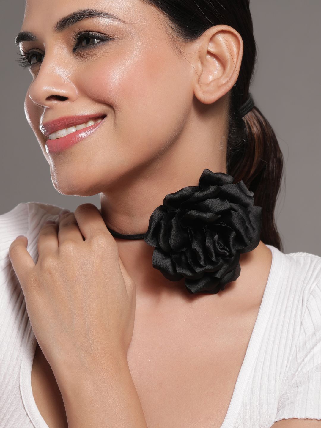 

Rubans Elegant Black Satin Rose Choker Necklace - Bold Statement Piece for Every Look