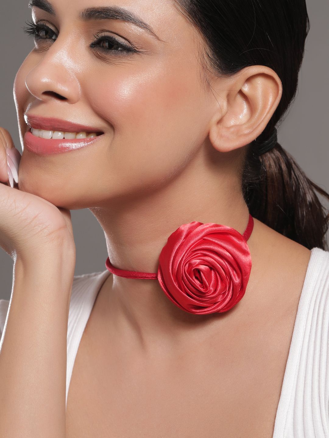 

Rubans Bold Red Satin Rose ChokerNecklace - A Striking Statement Piece for Modern Elegance