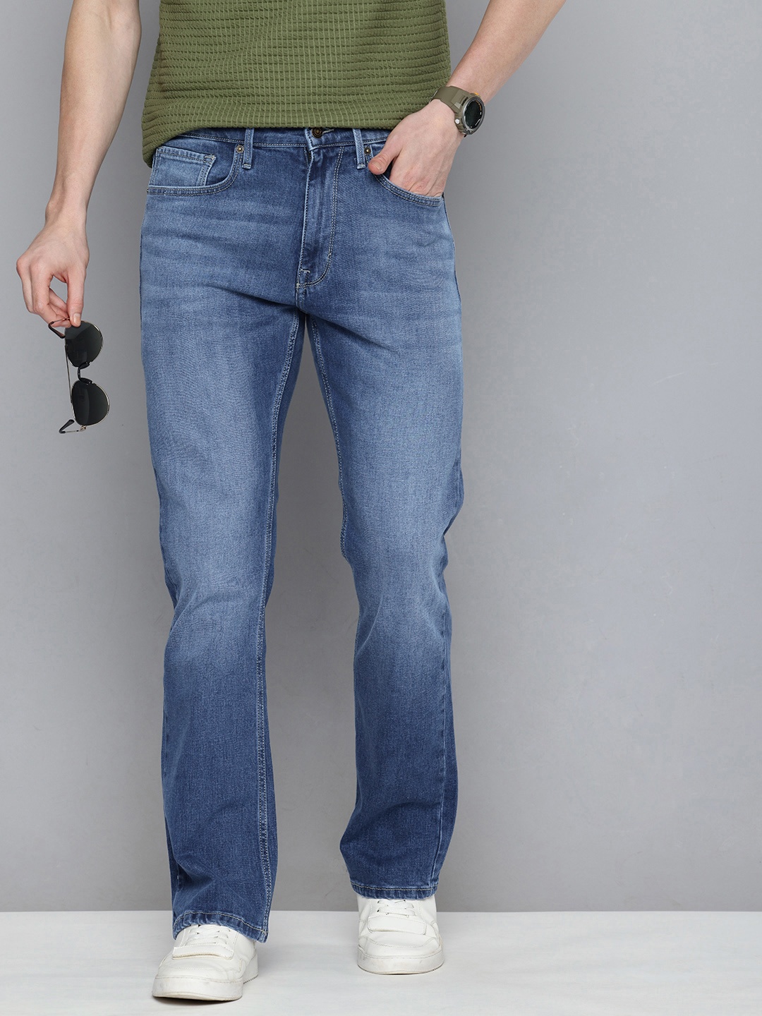 

Flying Machine Men Bruce Relaxed Boot Cut Fit Heavy Fade Stretchable Jeans, Blue