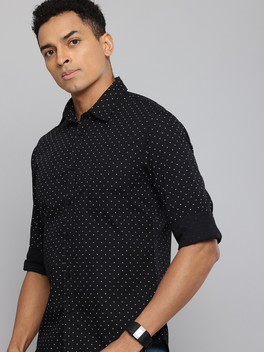 

Flying Machine Slim Fit Geometric Printed Pure Cotton Casual Shirt, Black