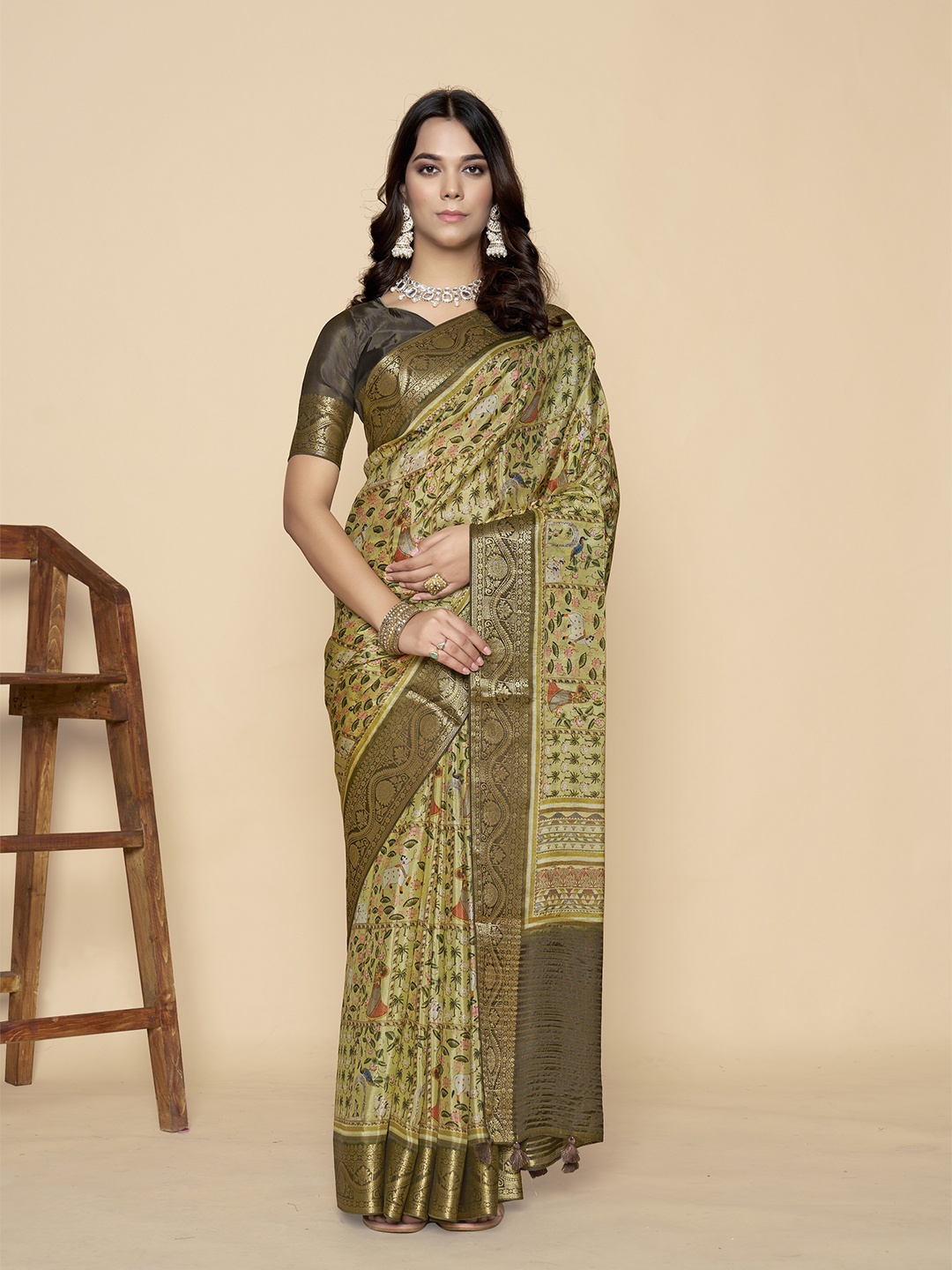 

ETHNIC TODAY Floral Printed Zari Saree, Green