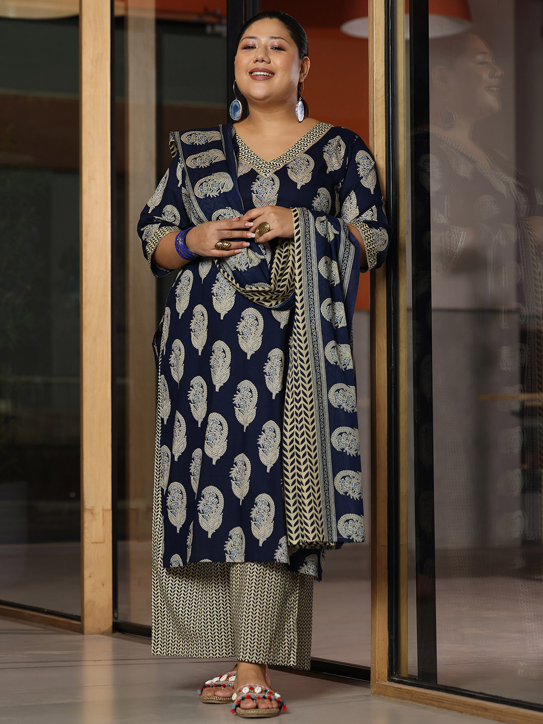 

EXTRA LOVE BY LIBAS Plus Size Floral Printed Pure Cotton Kurta With Palazzo & Dupatta, Blue