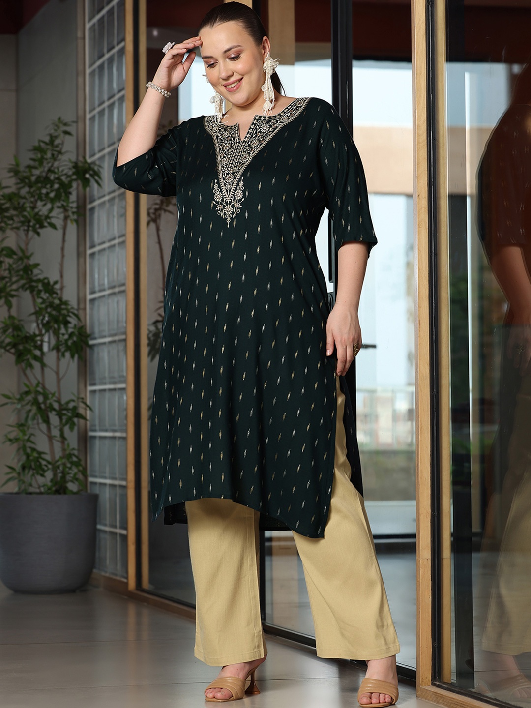

EXTRA LOVE BY LIBAS Women Plus Size Floral Thread Work Kurta, Green