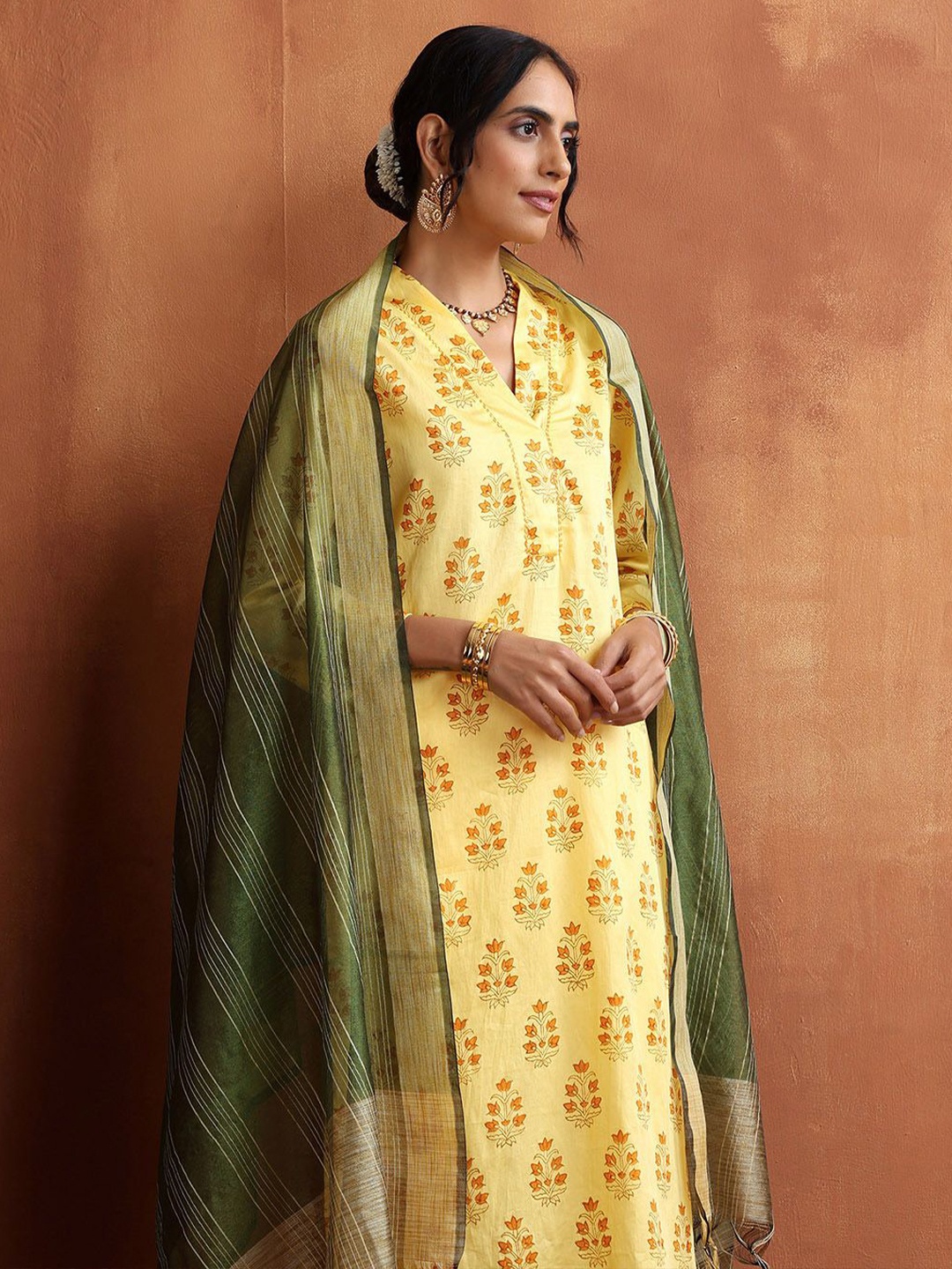

House of Chikankari HOC Crafts Hand Embroidered Printed Kurta Set, Yellow