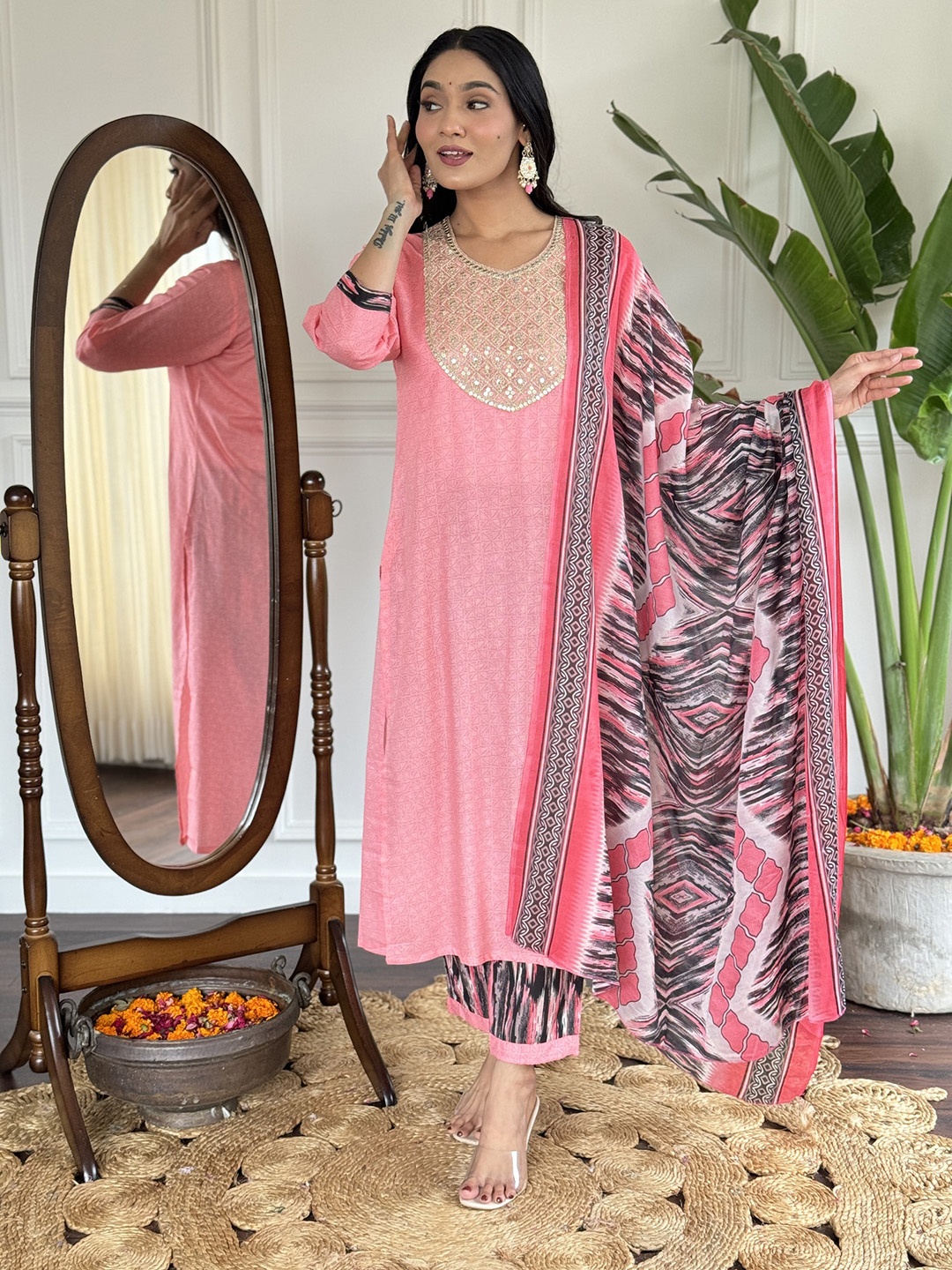 

CaniBani Ethnic Motifs Embroidered Regular Straight Kurta with Trousers & Dupatta, Pink