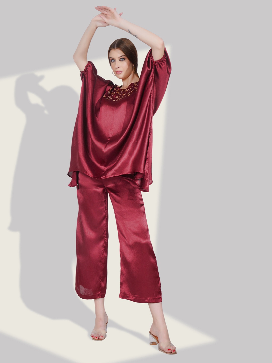 

Dora Dori Women Embellished Kaftan Style Co-Ord Set, Maroon