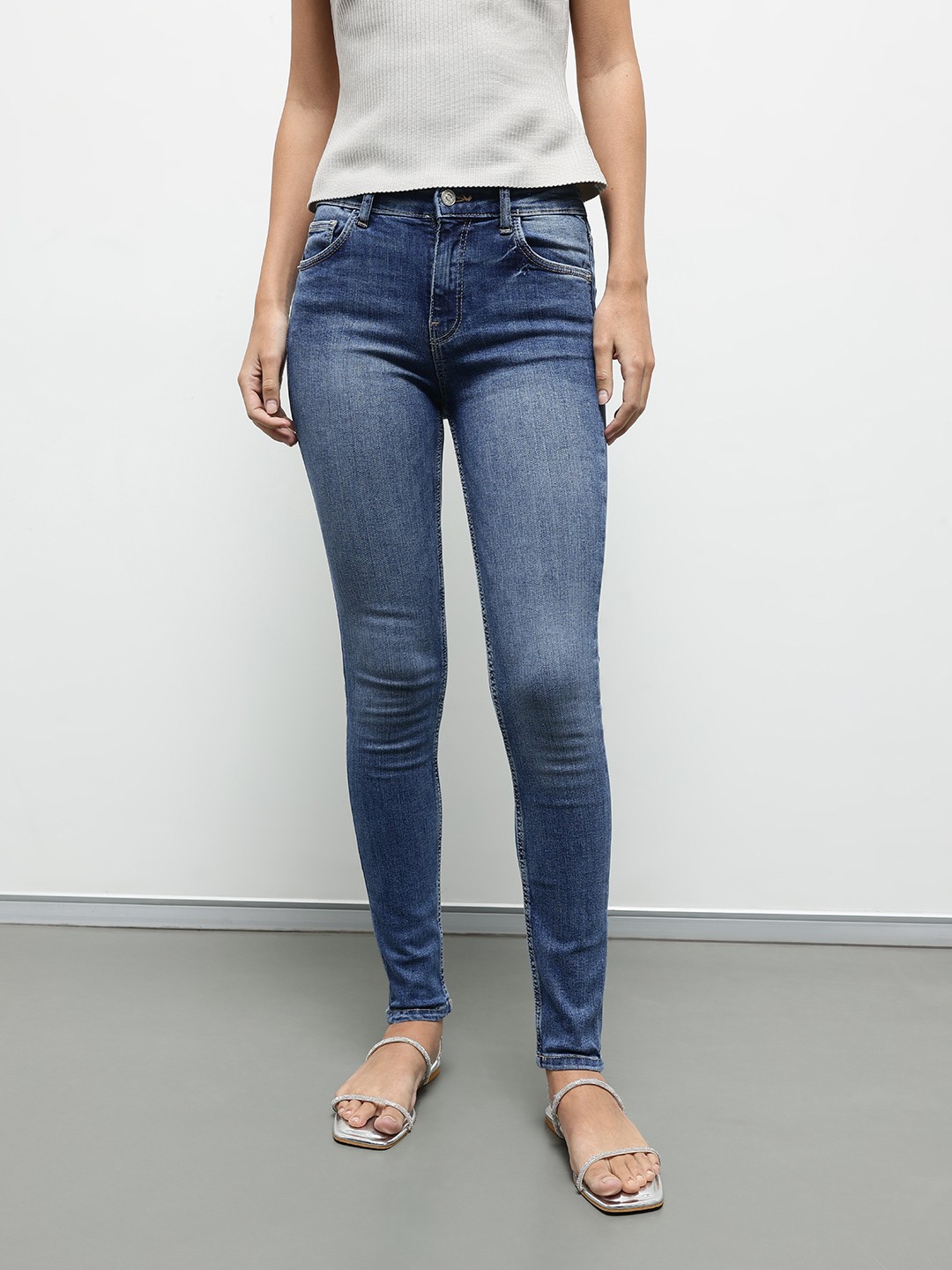 

ZARA Women Slim Fit Heavy Fade Jeans, Navy blue