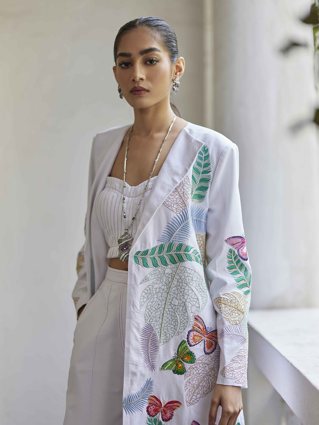 

BETRUE Women Floral Cotton Linen Open Front Jacket with Embroidered, White