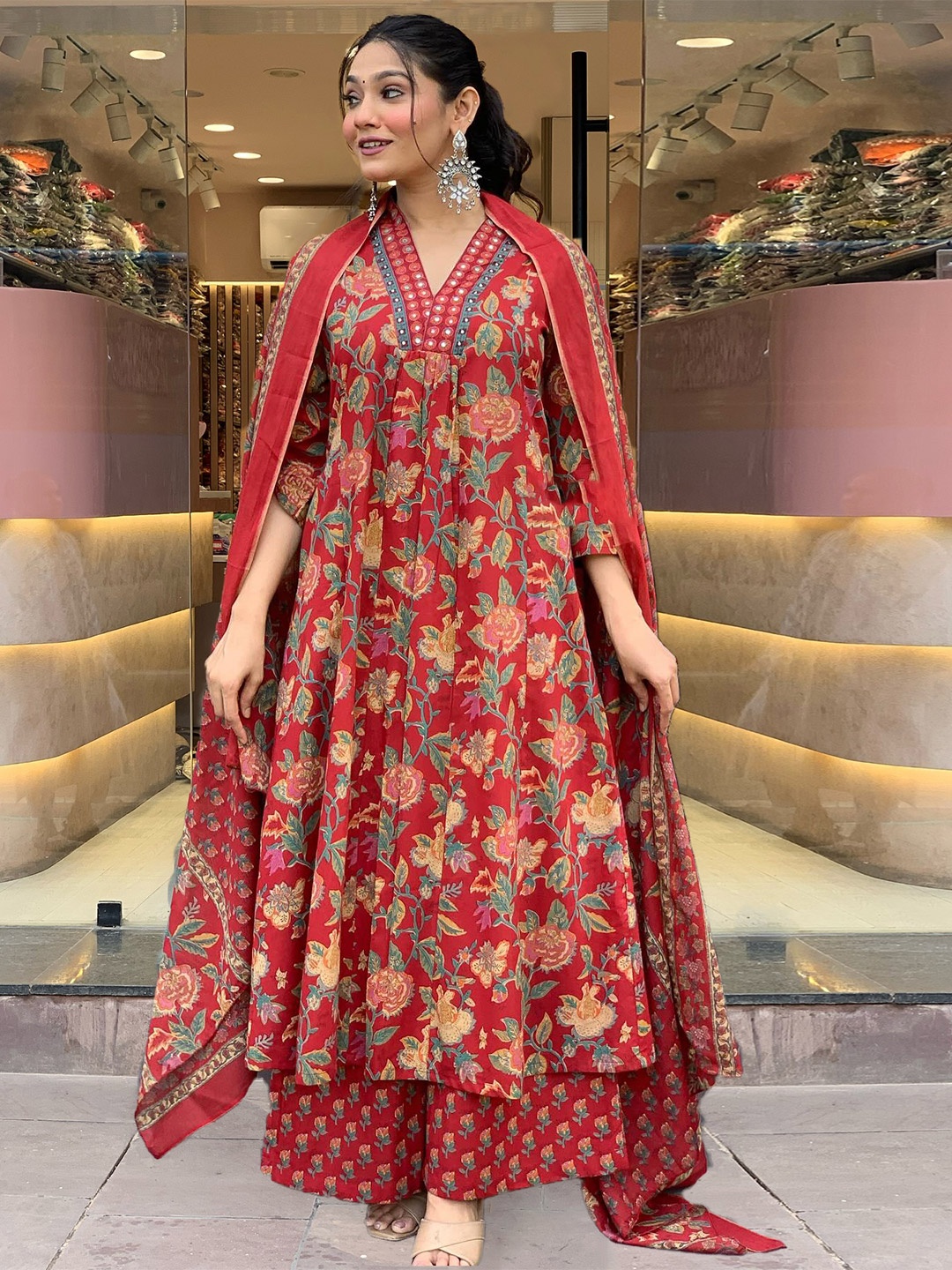 

GoSriKi Women Floral Printed V-Neck Anarkali Kurta with Palazzos & With Dupatta, Red