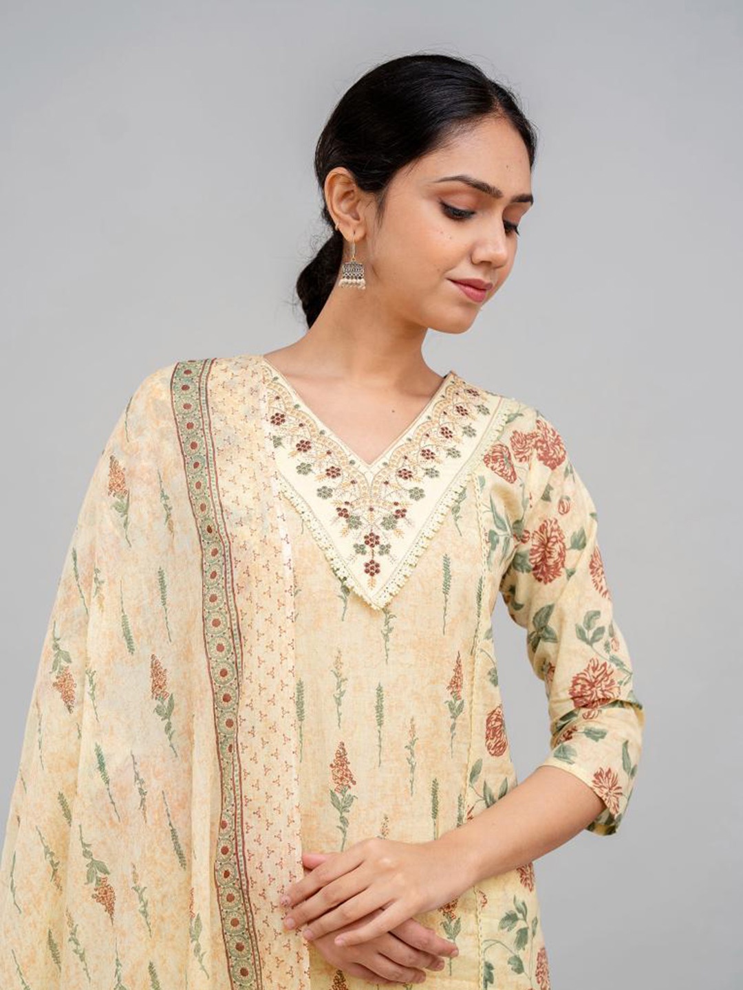

Jasoriya Floral Printed Thread Work Pure Cotton A-Line Kurta With Trouser & Dupatta, Cream