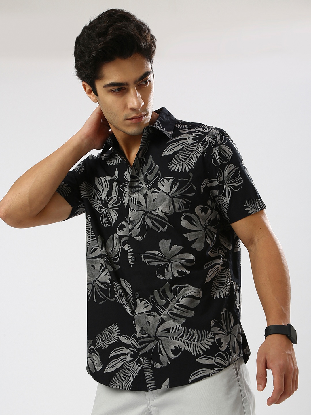 

VALEN CLUB Men India Slim Spread Collar Floral Printed Cotton Casual Shirt, Black