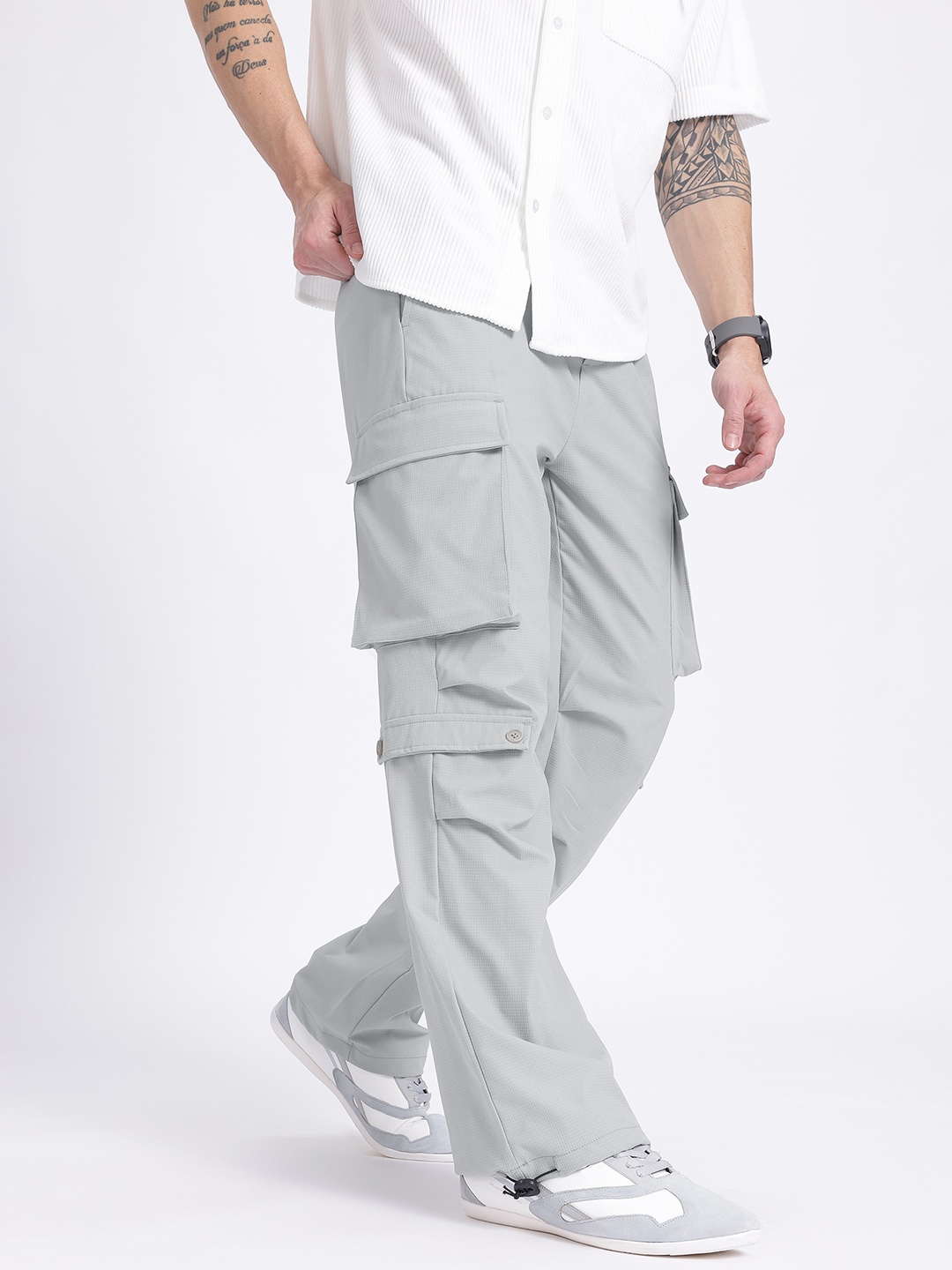 

glitchez Men Relaxed Essential Self-Checked Trousers with Toggle-Hem, Grey