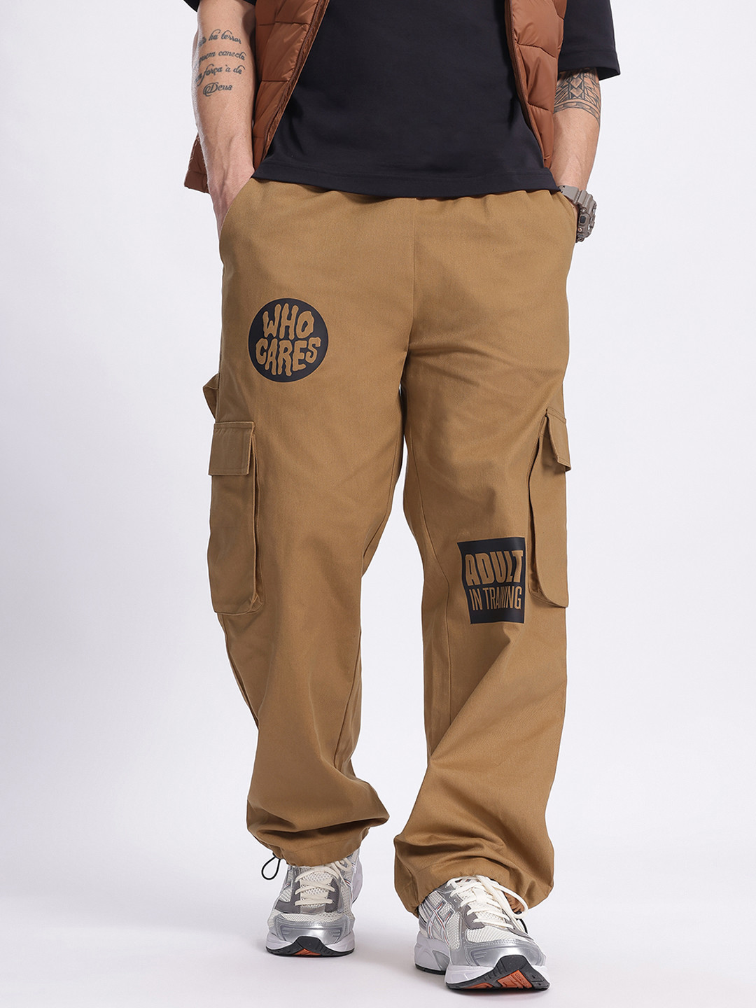 

glitchez Men Perfectly Pocketed Typography Printed Pure Cotton Parachute Trousers, Brown