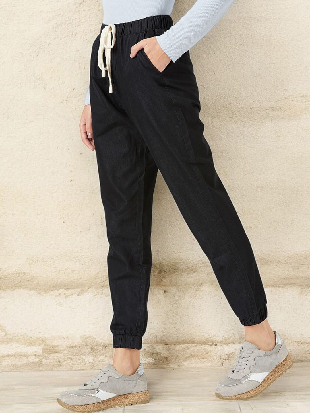 

Miss Chase Women Mid-Rise Denim Joggers, Black