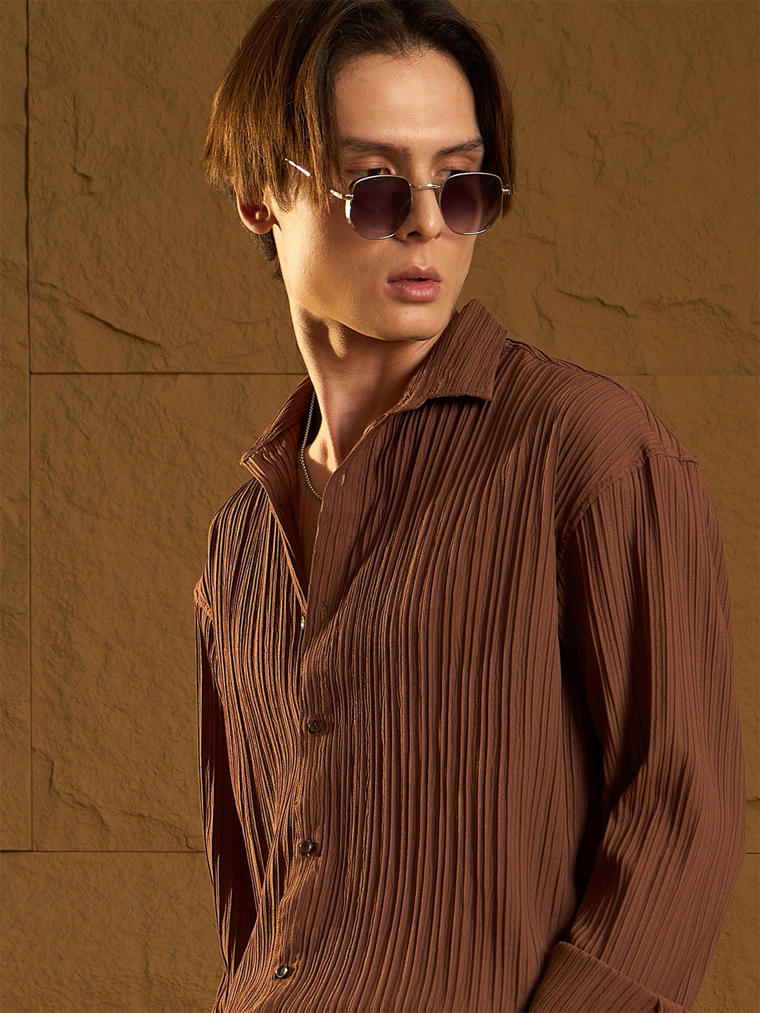 

DENNISON Men Textured Oversized Shirt, Brown