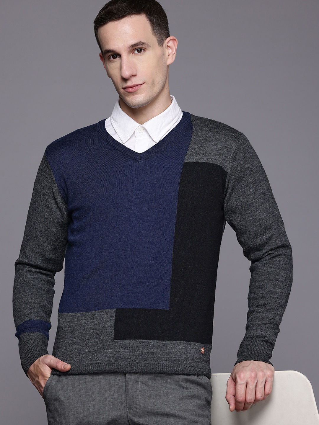 

Raymond Contemporary Fit Colourblocked Sweaters, Navy blue