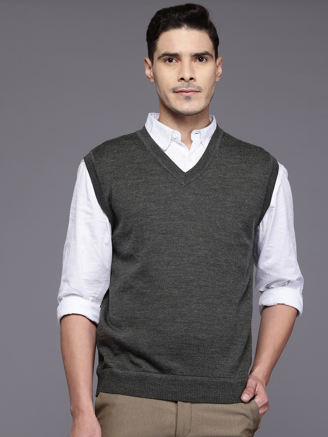 

Raymond V-Neck Knitted Sweater Vest, Grey