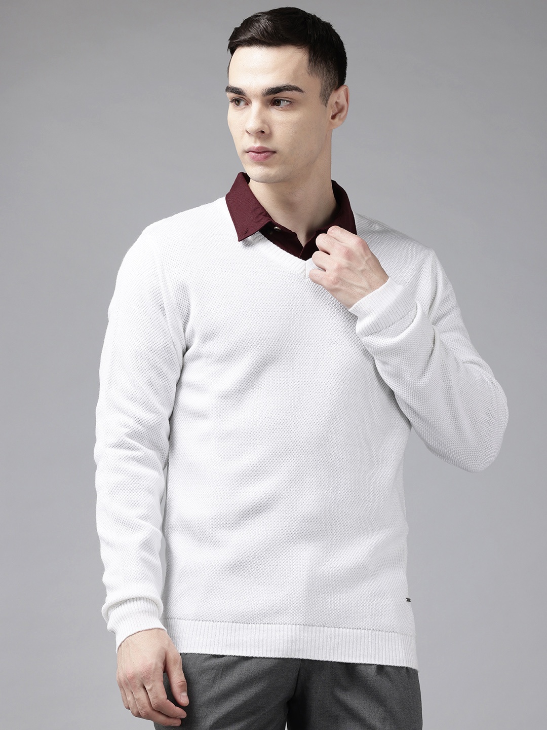 

Park Avenue Self Design V-Neck Sweater, White