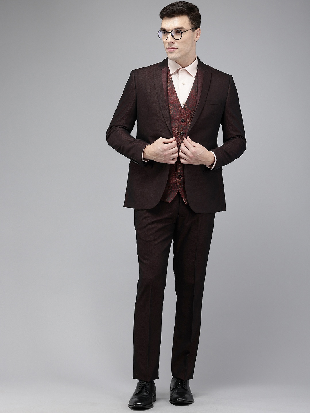 

Park Avenue Super Slim Fit Peaked Lapel Single-Breasted 3 Piece Suit, Maroon
