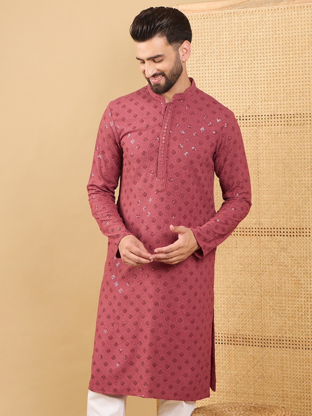 

Ethnic Bay Men Embroidered Mandarin Collar Long Sleeves Chikankari Kurta, Red