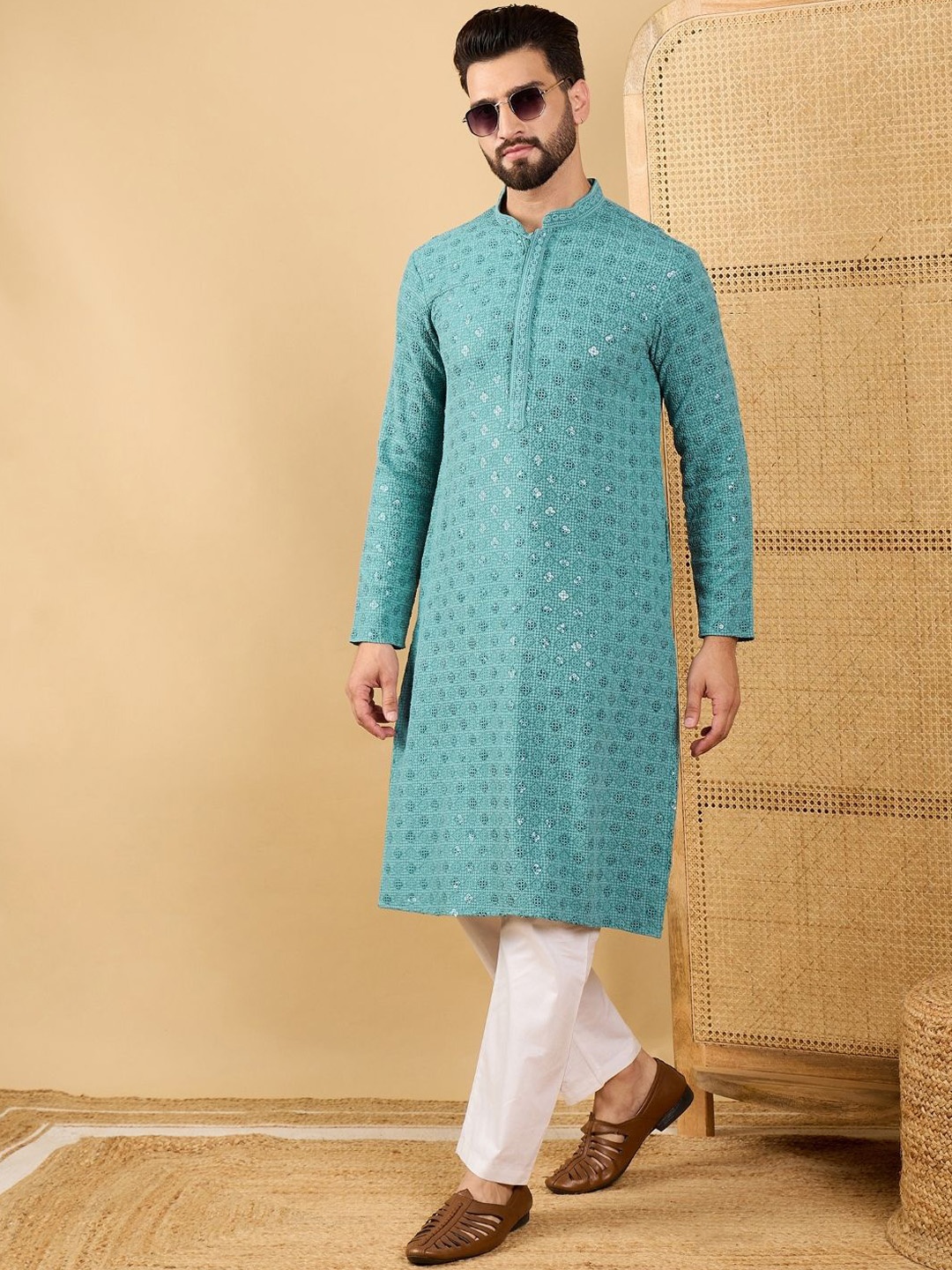 

Ethnic Bay Men Embroidered Chikankari Kurta, Turquoise blue