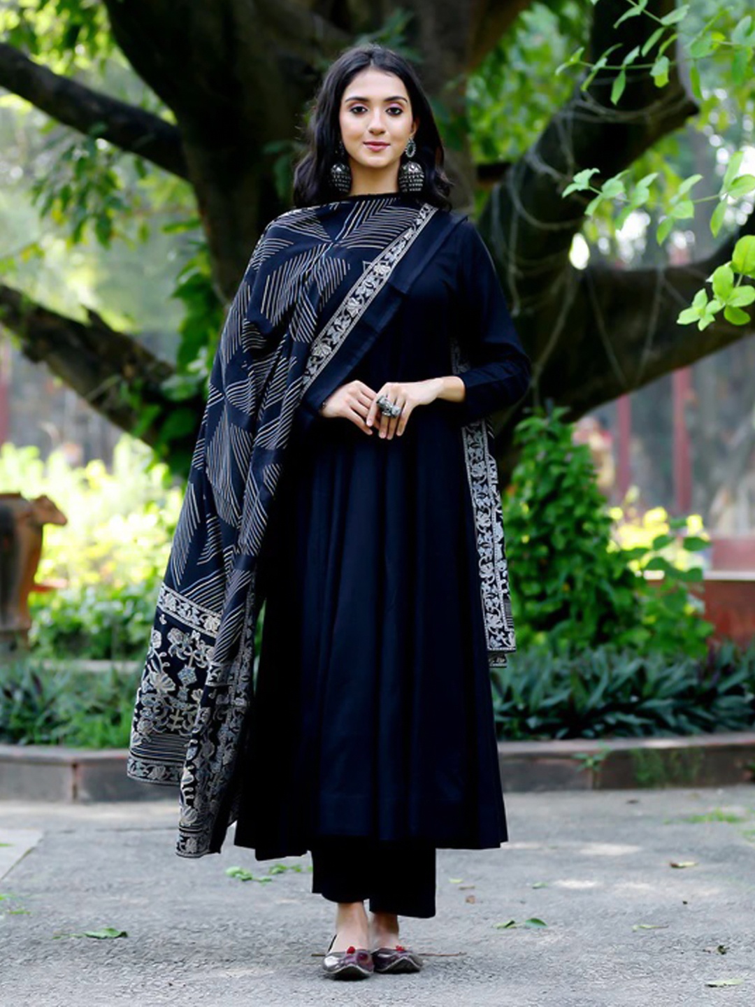

BAESD Women Kurta, Trouser & Printed Dupatta Kurta Set, Black