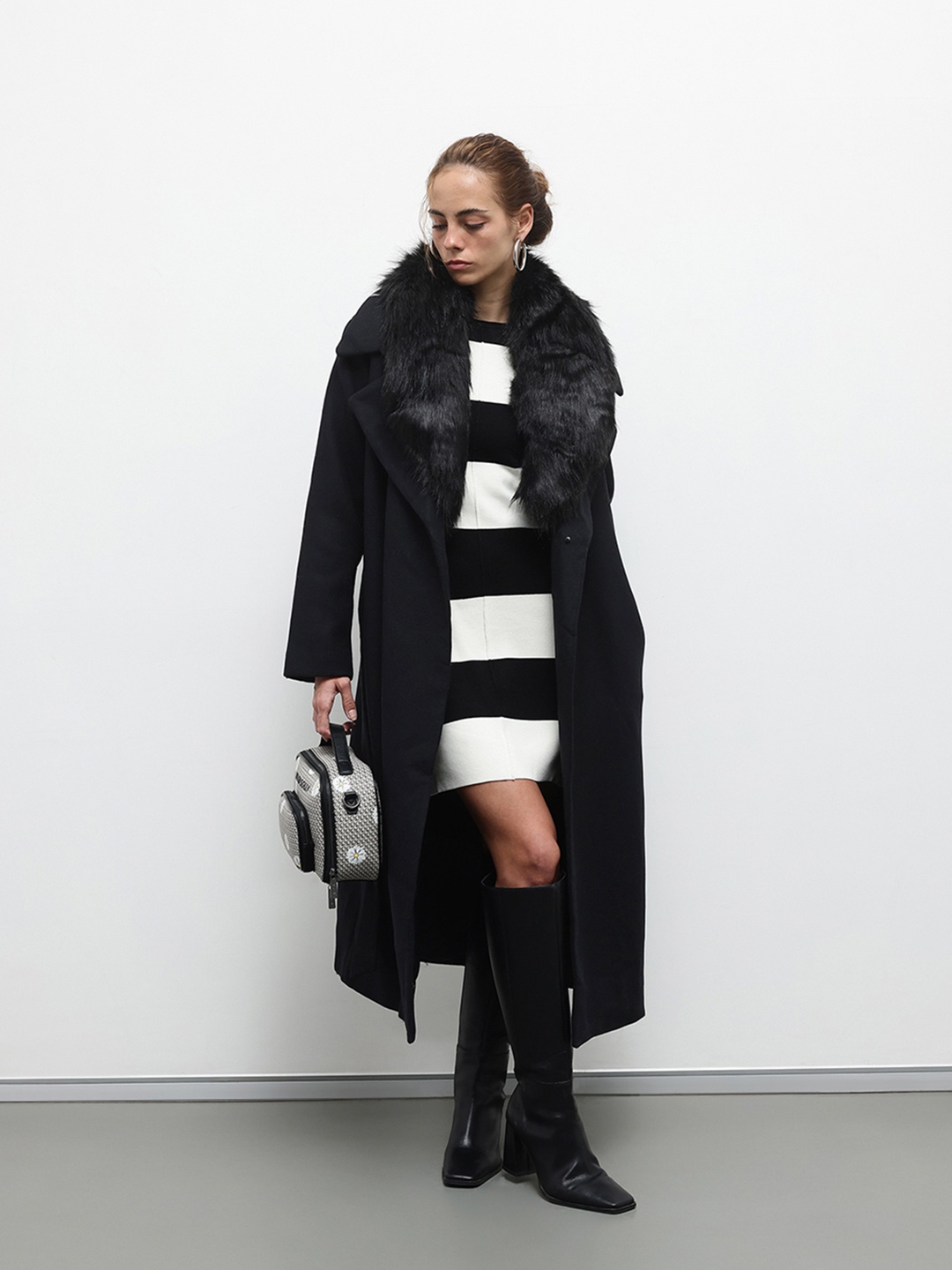 

ZARA Single-Breasted Overcoat Comes With a Belt & Faux Fur, Black