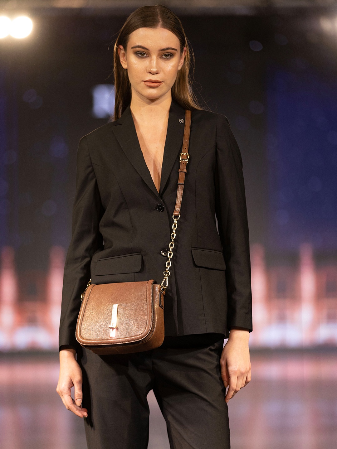 

RI2K LONDON Women Textured Leather Sling Bag, Brown