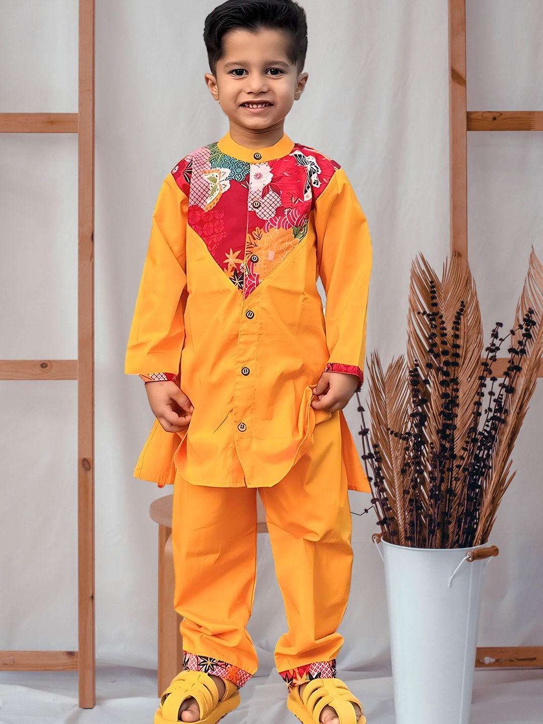 

Peekaaboo Kids Boys Floral Printed Panelled Pure Cotton Kurta with Pyjamas, Yellow