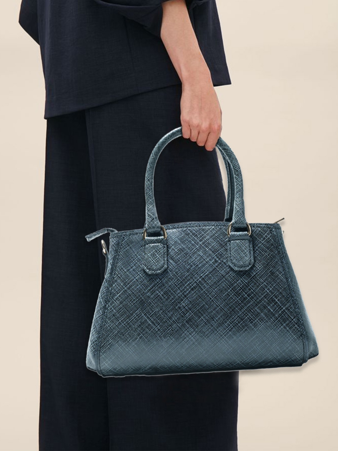 

RI2K LONDON Women Textured Leather Handheld Bag, Teal