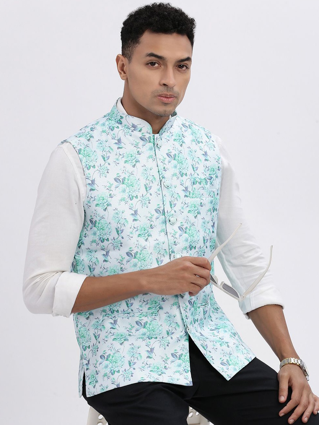 

SHOWOFF Men Printed Nehru Jackets, Green
