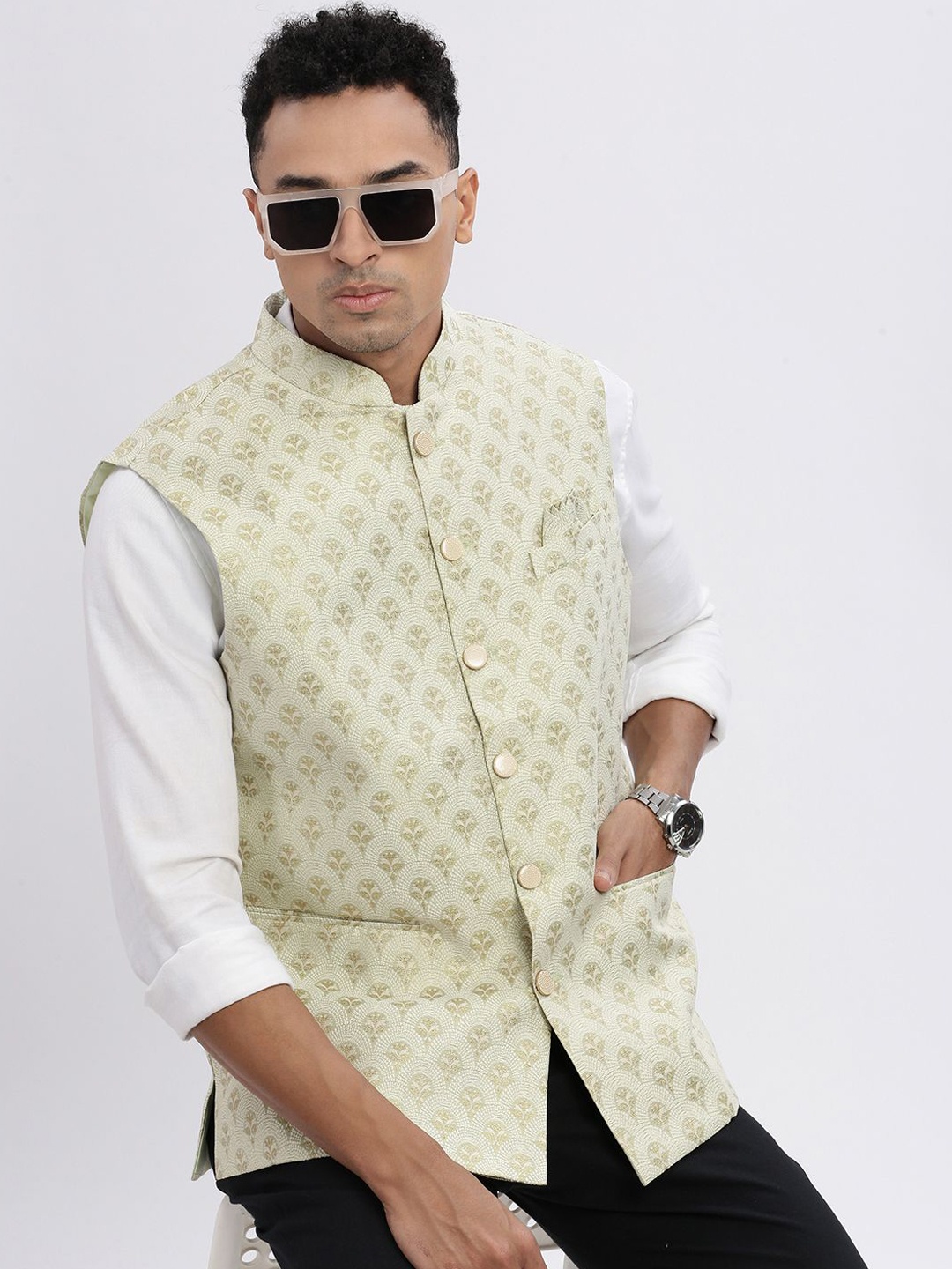 

SHOWOFF Men Printed Nehru Jackets, Beige