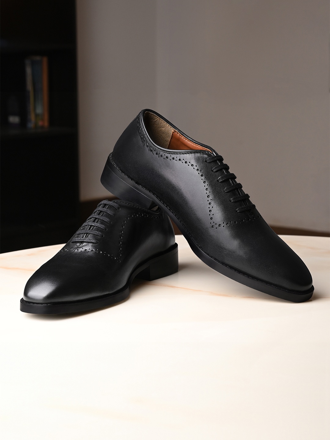 

LOUIS STITCH Men Jet Black Egyptian Crust Leather Wholecut Derby Shoes